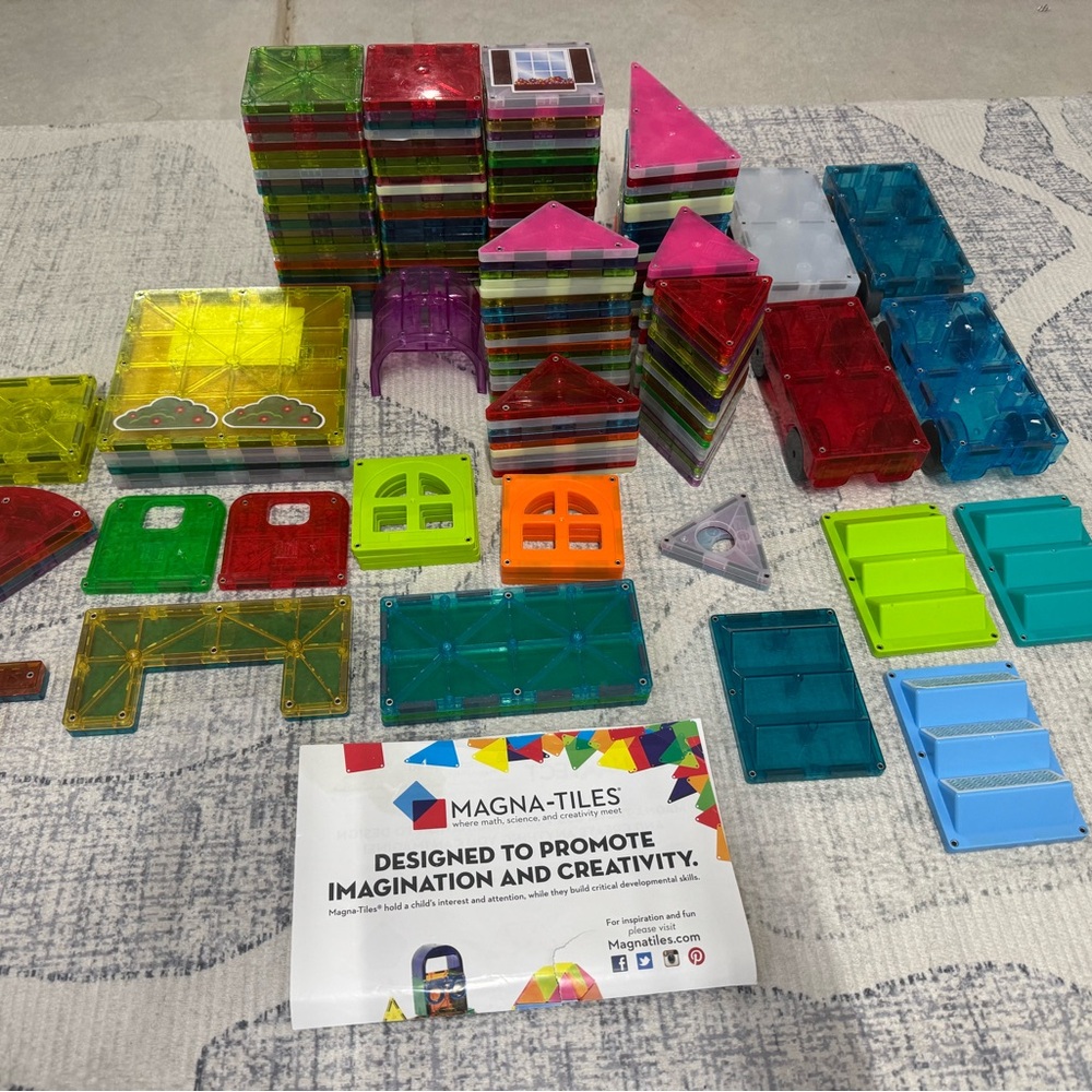 MAGNA-TILES Magnetic Building Set